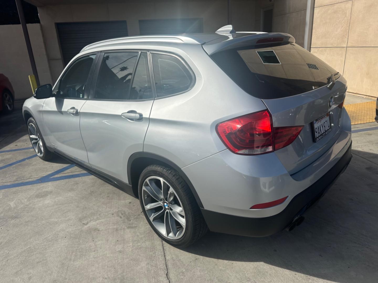 2013 Silver Metallic /Black BMW X1 sDrive28i (WBAVM1C59DV) with an 2.0L L4 DOHC 16V engine, 8-Speed Automatic transmission, located at 30 S. Berkeley Avenue, Pasadena, CA, 91107, (626) 248-7567, 34.145447, -118.109398 - Leather Seats! Premium Wheels! This 2013 BMW X1 sDrive28i looks and drives well. Bad Credit? We can help! We are the bank. All our cars are thoroughly inspected and reconditioned by our technicians. FREE CARFAX report. Stop by or call to speak with our friendly staff. Whether you have bad credit, no - Photo#2